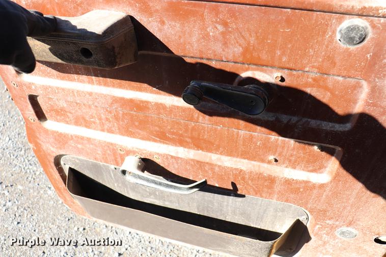 image for item EC9293 1991 International 4700LP recycling truck