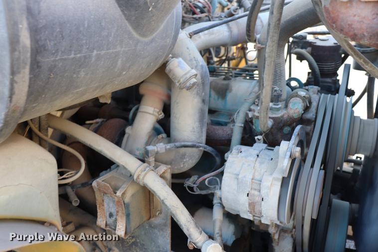 image for item EC9293 1991 International 4700LP recycling truck