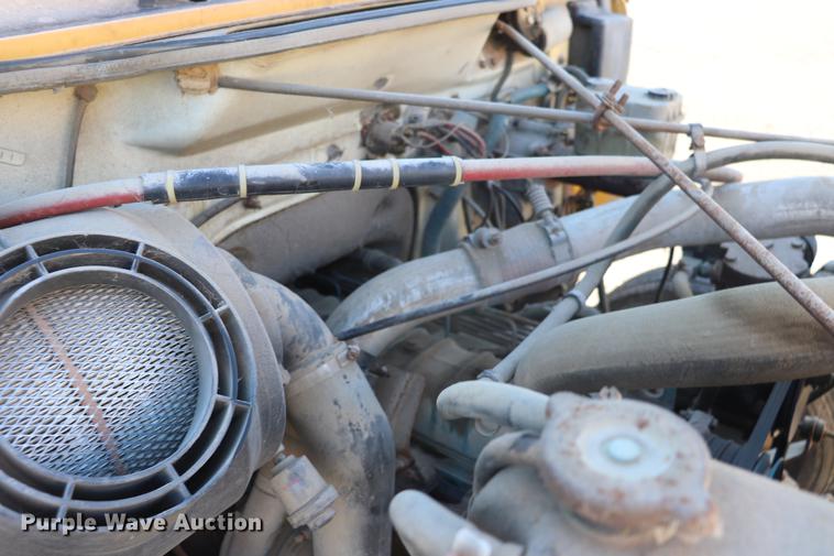 image for item EC9293 1991 International 4700LP recycling truck