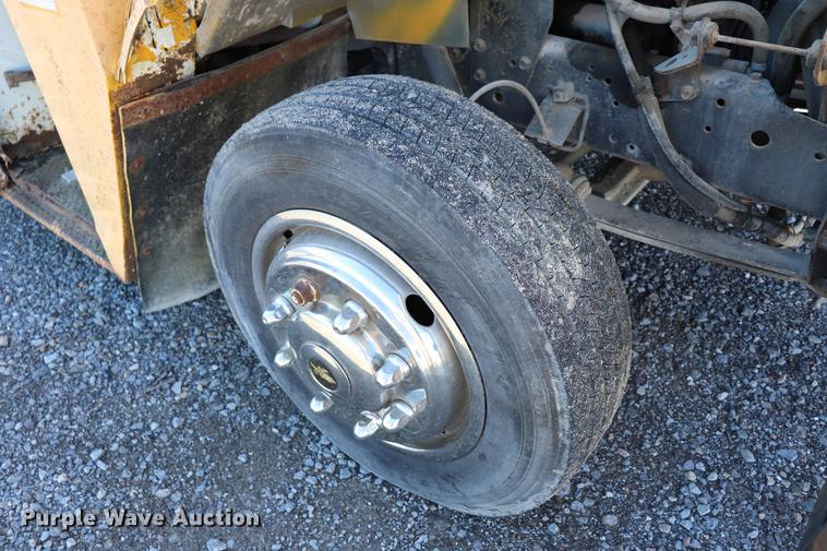 image for item EC9293 1991 International 4700LP recycling truck