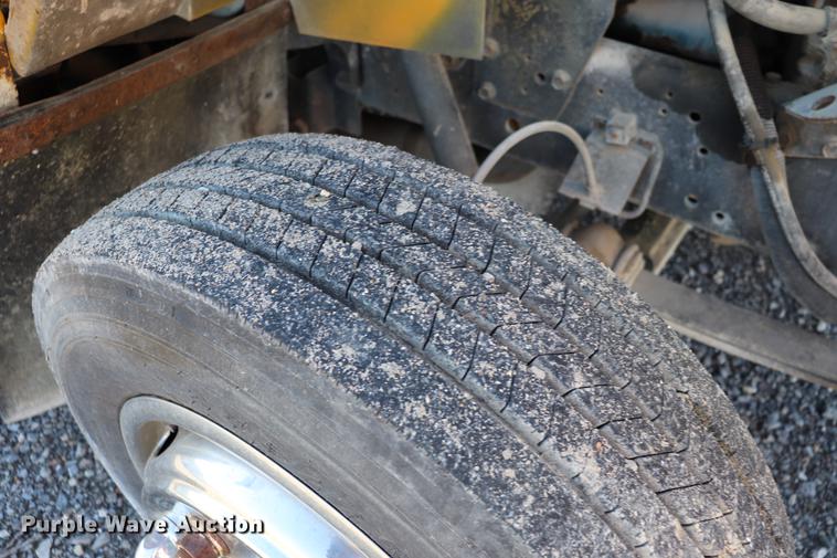 image for item EC9293 1991 International 4700LP recycling truck