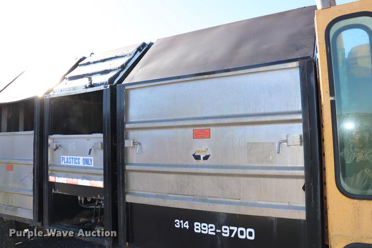 image for item EC9293 1991 International 4700LP recycling truck