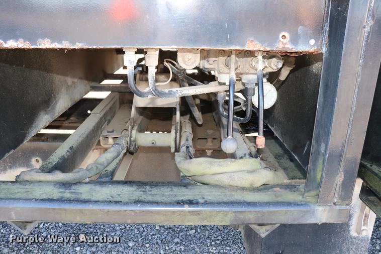 image for item EC9293 1991 International 4700LP recycling truck