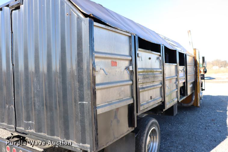 image for item EC9293 1991 International 4700LP recycling truck