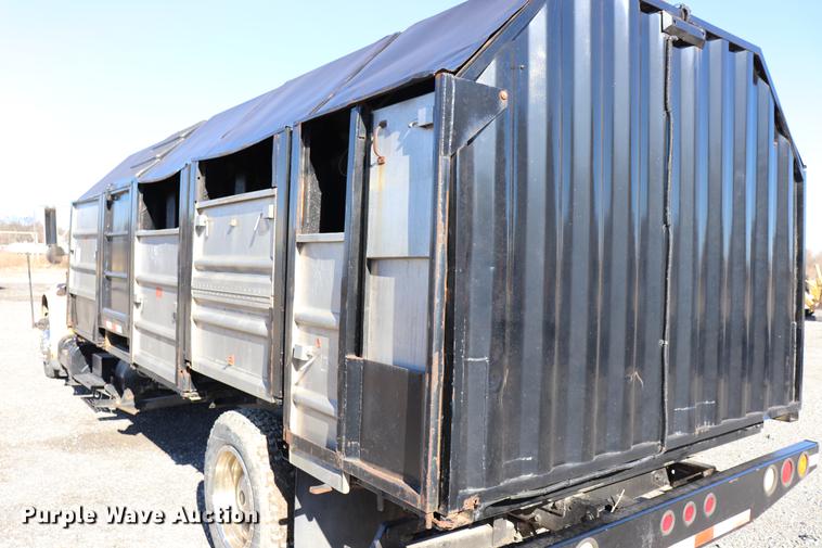 image for item EC9293 1991 International 4700LP recycling truck