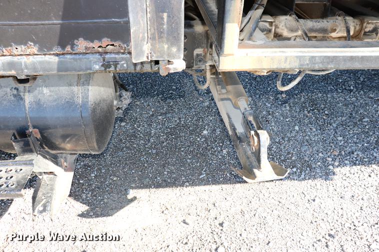 image for item EC9293 1991 International 4700LP recycling truck