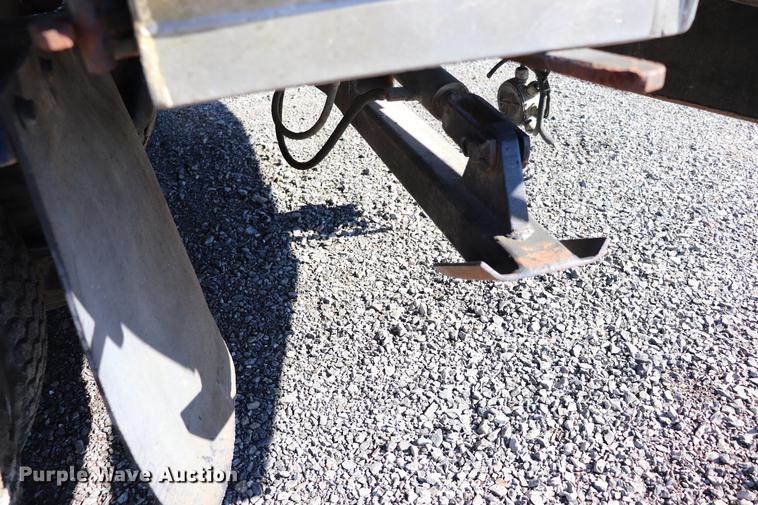 image for item EC9293 1991 International 4700LP recycling truck