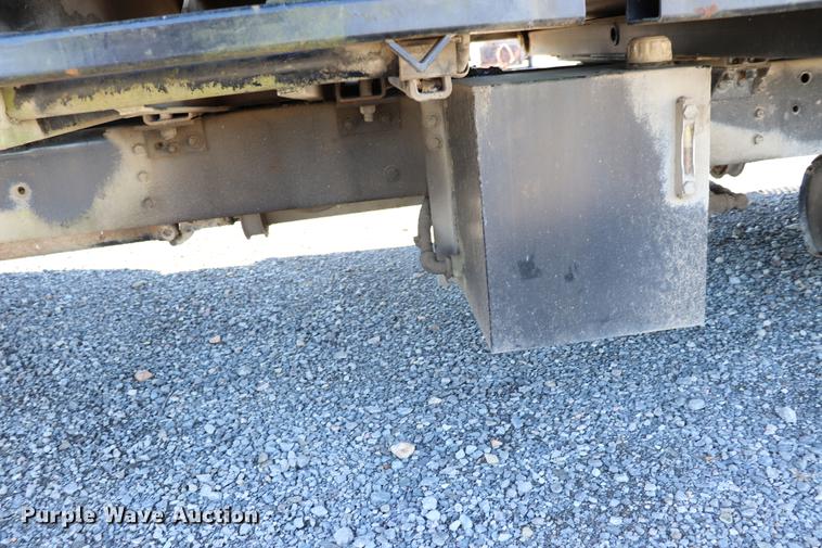 image for item EC9293 1991 International 4700LP recycling truck