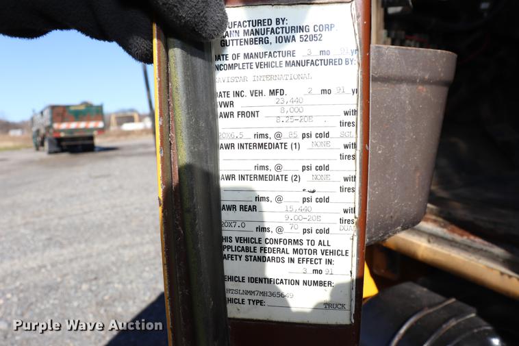 image for item EC9293 1991 International 4700LP recycling truck