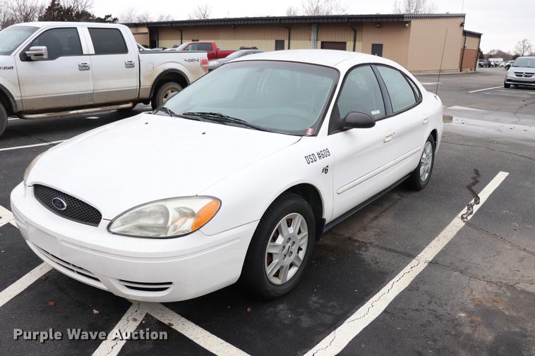 image for item EC9378 2005 Ford Taurus SE