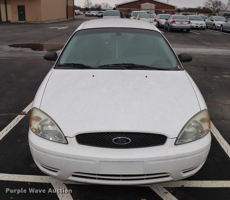 image for item EC9378 2005 Ford Taurus SE
