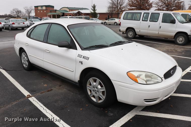image for item EC9378 2005 Ford Taurus SE