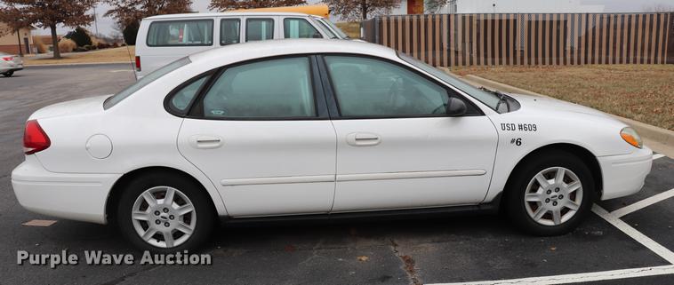 image for item EC9378 2005 Ford Taurus SE