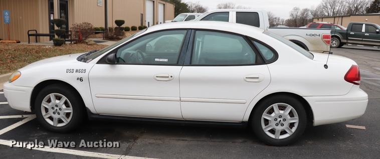 image for item EC9378 2005 Ford Taurus SE