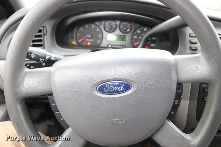 image for item EC9378 2005 Ford Taurus SE