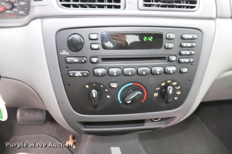 image for item EC9378 2005 Ford Taurus SE