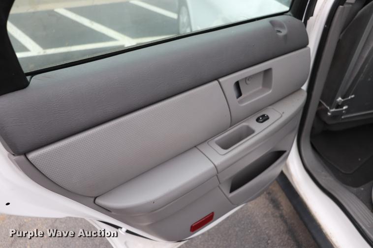 image for item EC9378 2005 Ford Taurus SE