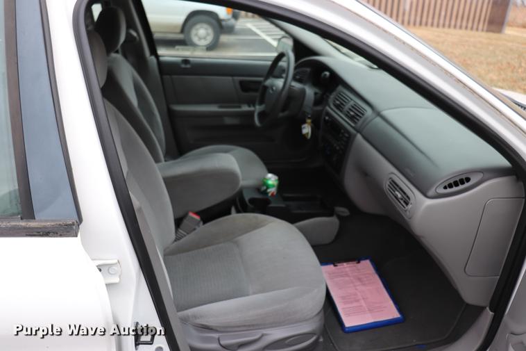 image for item EC9378 2005 Ford Taurus SE