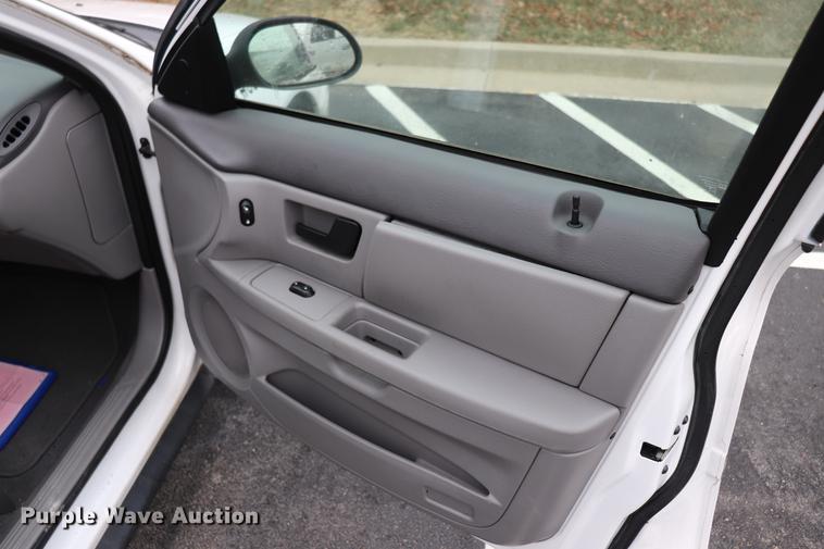 image for item EC9378 2005 Ford Taurus SE