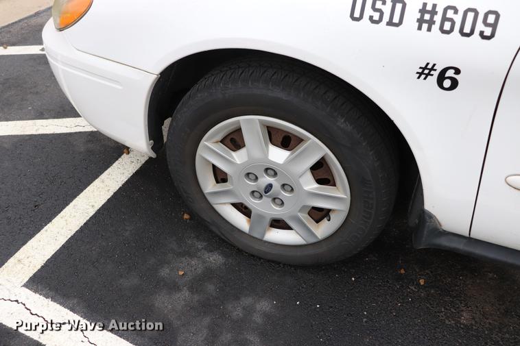 image for item EC9378 2005 Ford Taurus SE