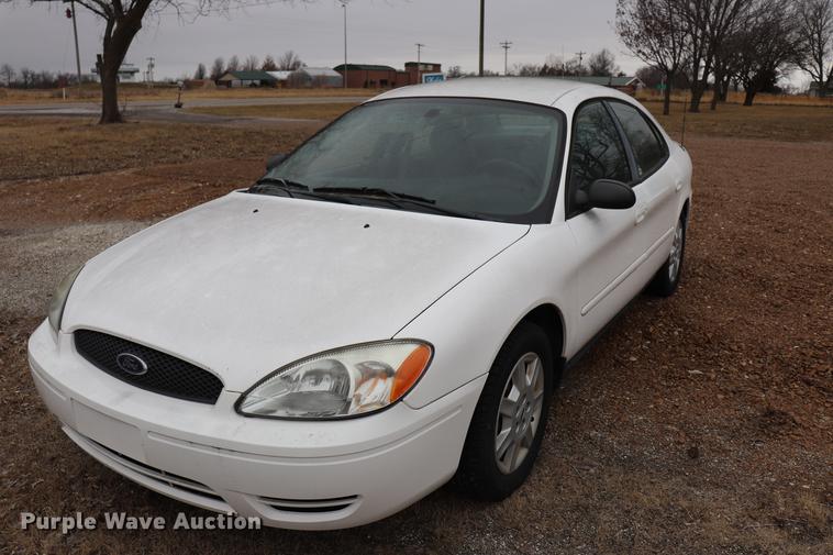 image for item EC9379 2005 Ford Taurus SE