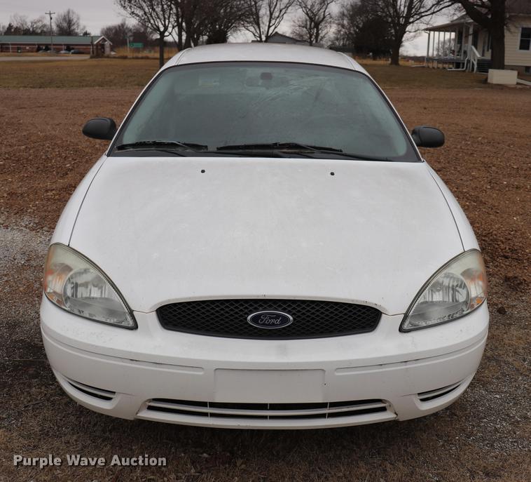 image for item EC9379 2005 Ford Taurus SE