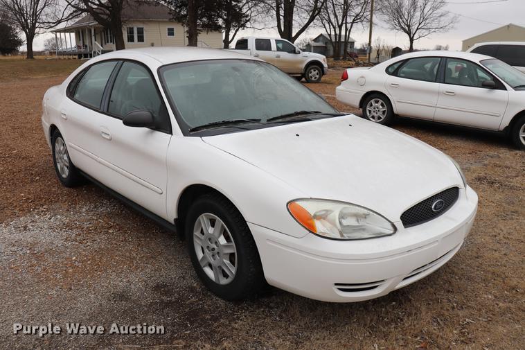 image for item EC9379 2005 Ford Taurus SE