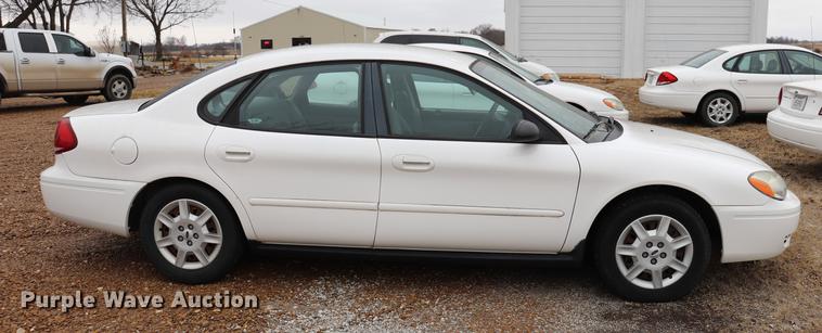 image for item EC9379 2005 Ford Taurus SE