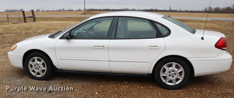 image for item EC9379 2005 Ford Taurus SE