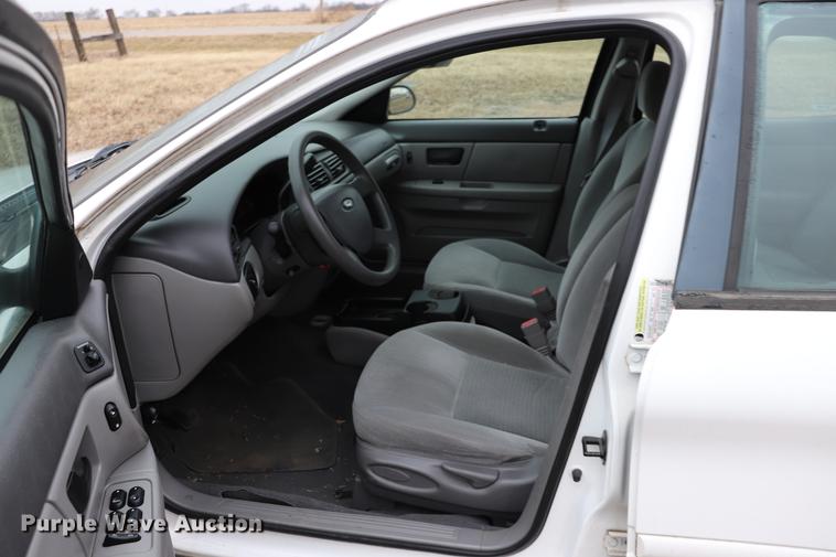 image for item EC9379 2005 Ford Taurus SE