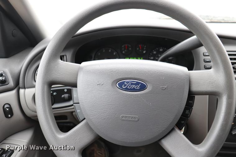 image for item EC9379 2005 Ford Taurus SE