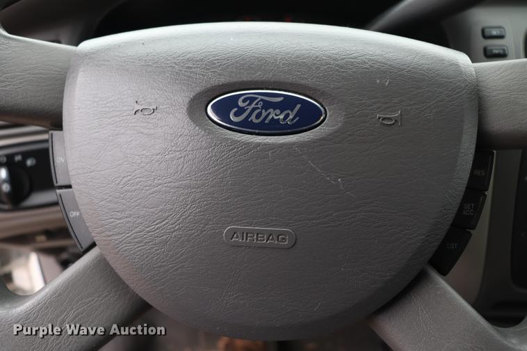 image for item EC9379 2005 Ford Taurus SE