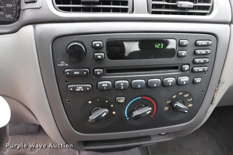 image for item EC9379 2005 Ford Taurus SE