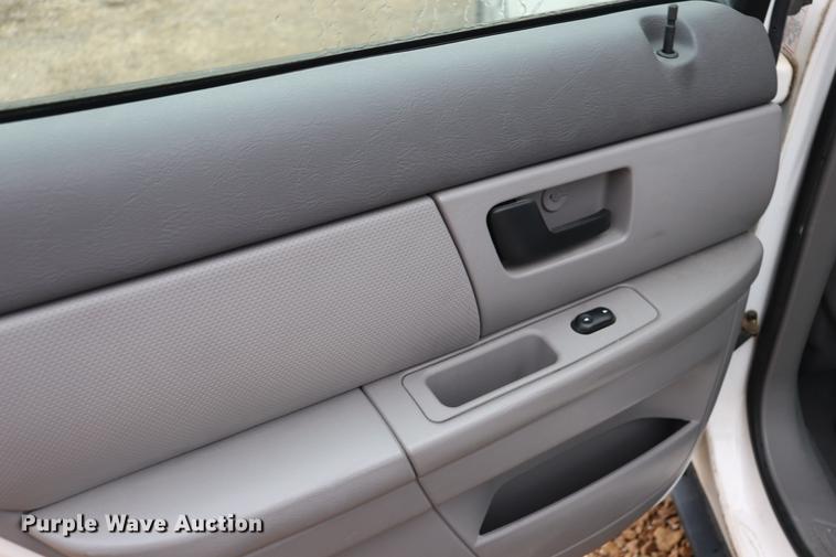 image for item EC9379 2005 Ford Taurus SE