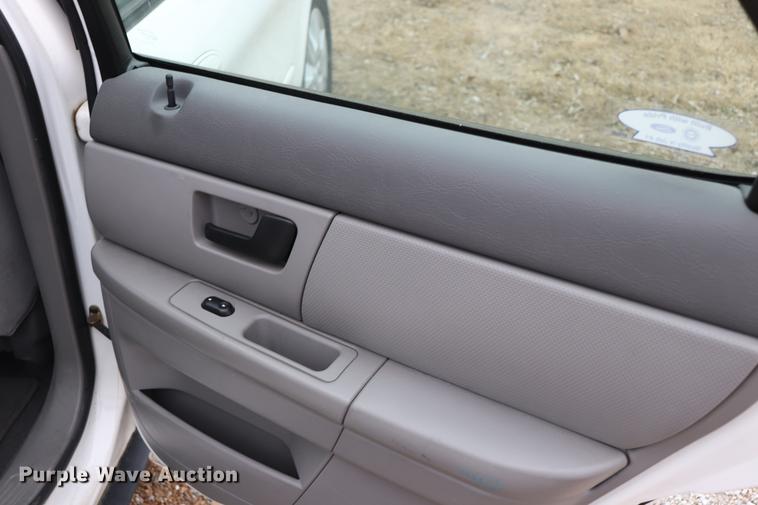 image for item EC9379 2005 Ford Taurus SE