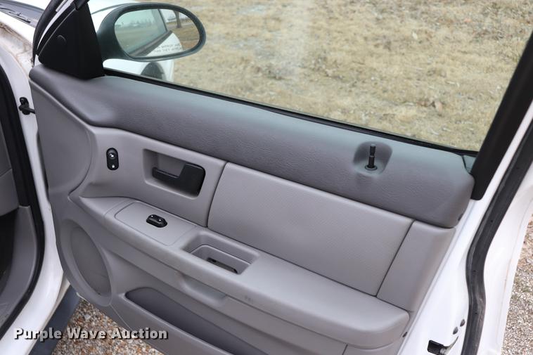 image for item EC9379 2005 Ford Taurus SE