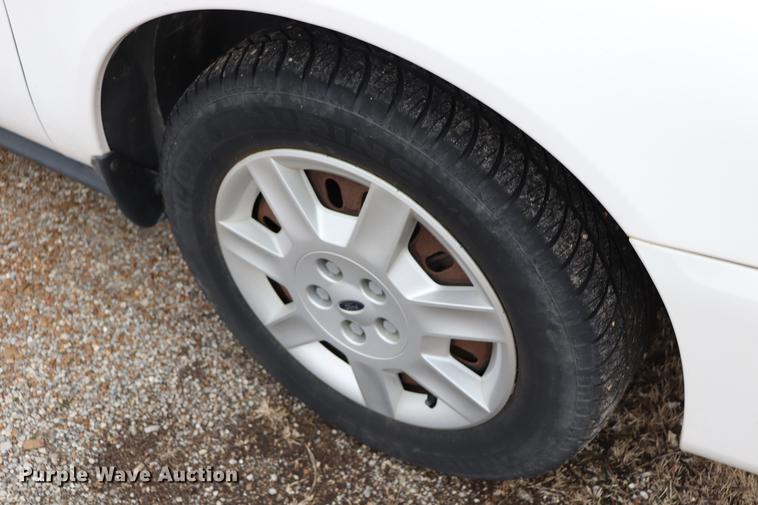 image for item EC9379 2005 Ford Taurus SE