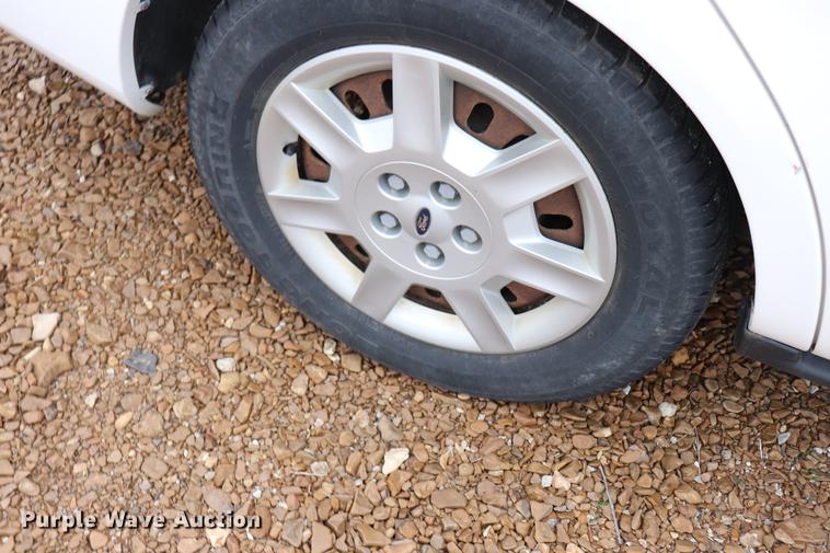 image for item EC9379 2005 Ford Taurus SE