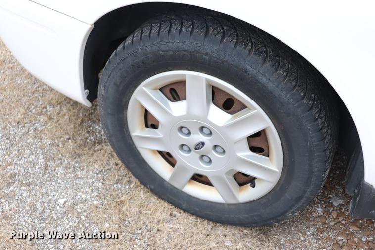 image for item EC9379 2005 Ford Taurus SE