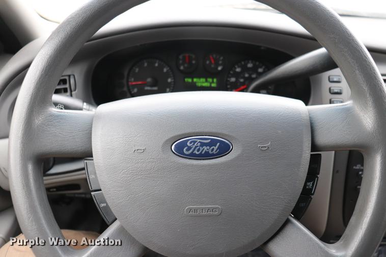 image for item EC9380 2006 Ford Taurus SE