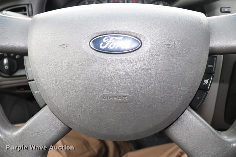 image for item EC9380 2006 Ford Taurus SE