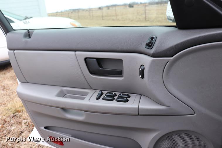 image for item EC9380 2006 Ford Taurus SE