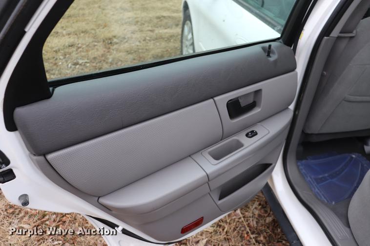 image for item EC9380 2006 Ford Taurus SE