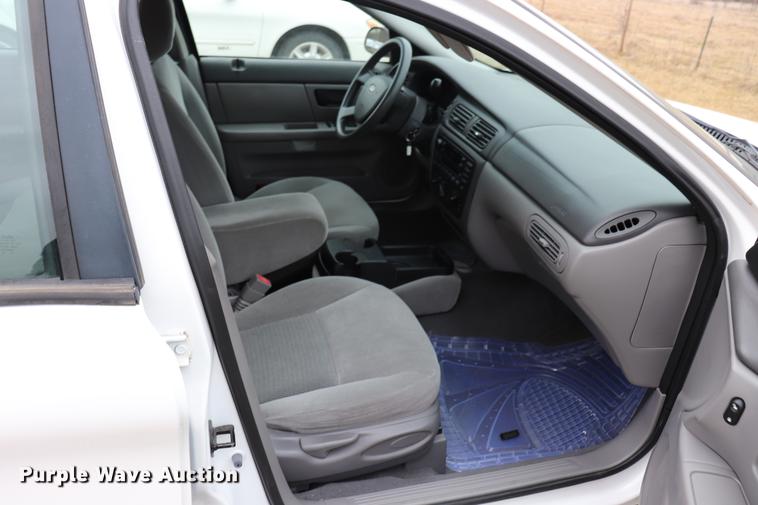 image for item EC9380 2006 Ford Taurus SE