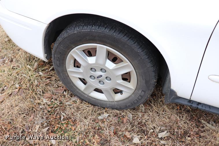 image for item EC9380 2006 Ford Taurus SE