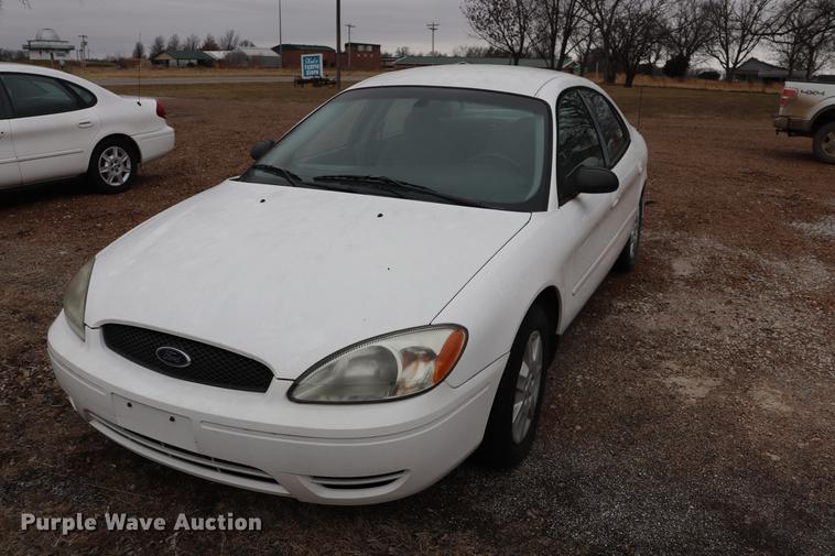 image for item EC9381 2005 Ford Taurus SE
