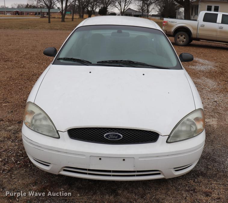 image for item EC9381 2005 Ford Taurus SE