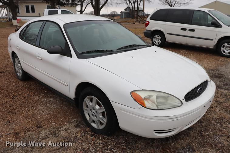 image for item EC9381 2005 Ford Taurus SE