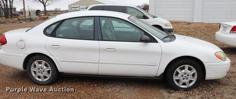 image for item EC9381 2005 Ford Taurus SE