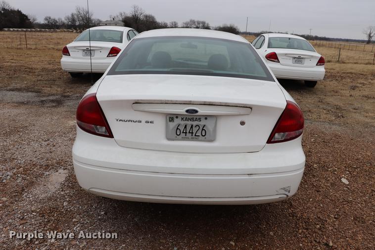 image for item EC9381 2005 Ford Taurus SE